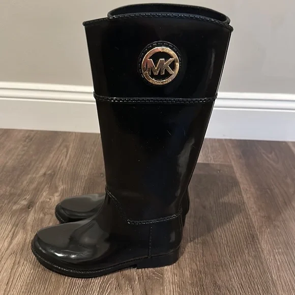 MICHAEL Michael Kors Michael Kors Rubber Rain Boot - Women | Color: Black - Picture 2 of 4